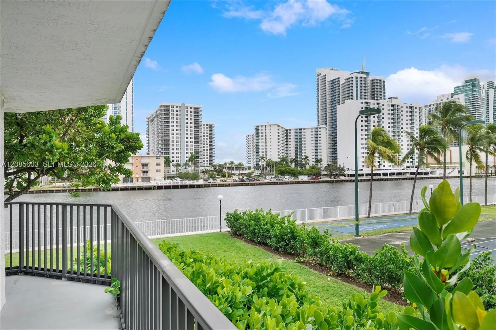 1000 Parkview Dr # 220, Hallandale Beach, FL 33009