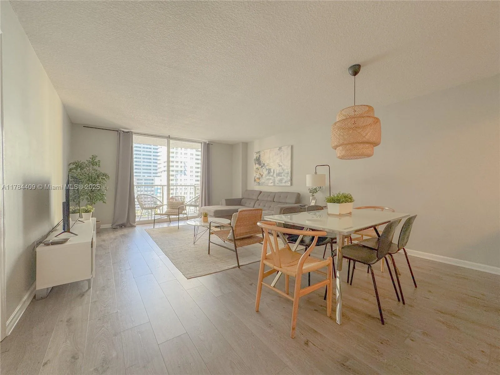 1200 Brickell Bay Dr # 1504, Miami, FL 33131