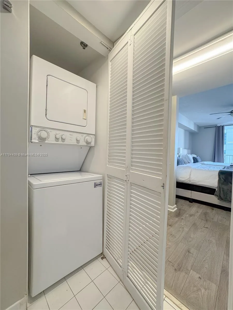 1200 Brickell Bay Dr # 1504, Miami, FL 33131 photo 11