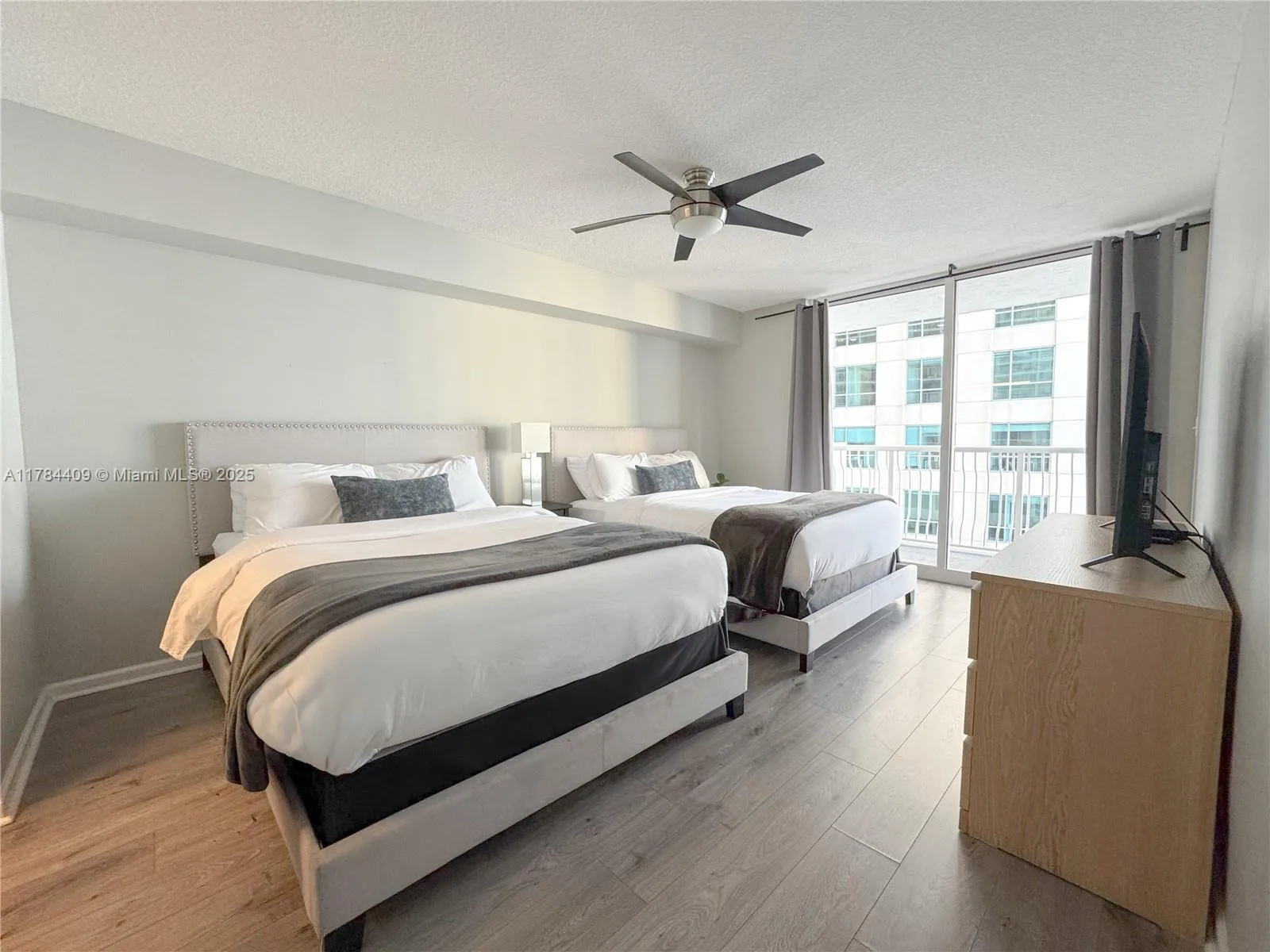 1200 Brickell Bay Dr # 1504, Miami, FL 33131 photo 6