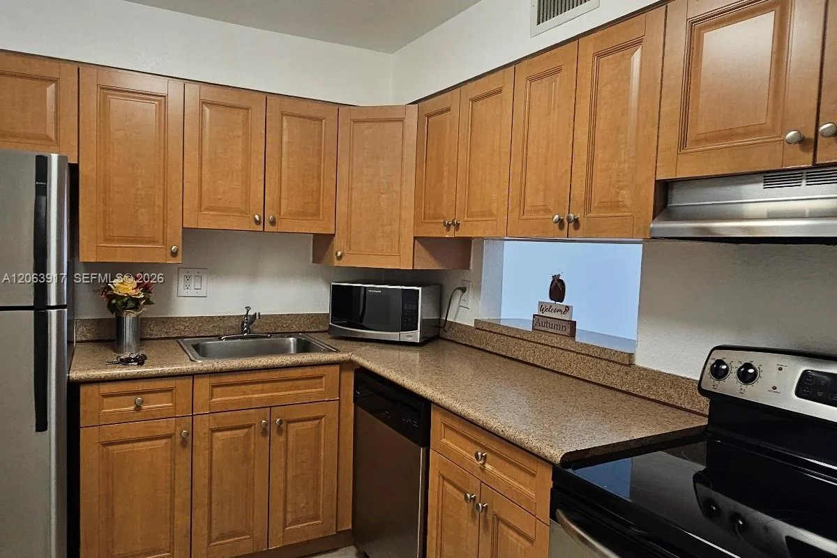 5201 Geneva Way # 202, Doral, FL 33166
