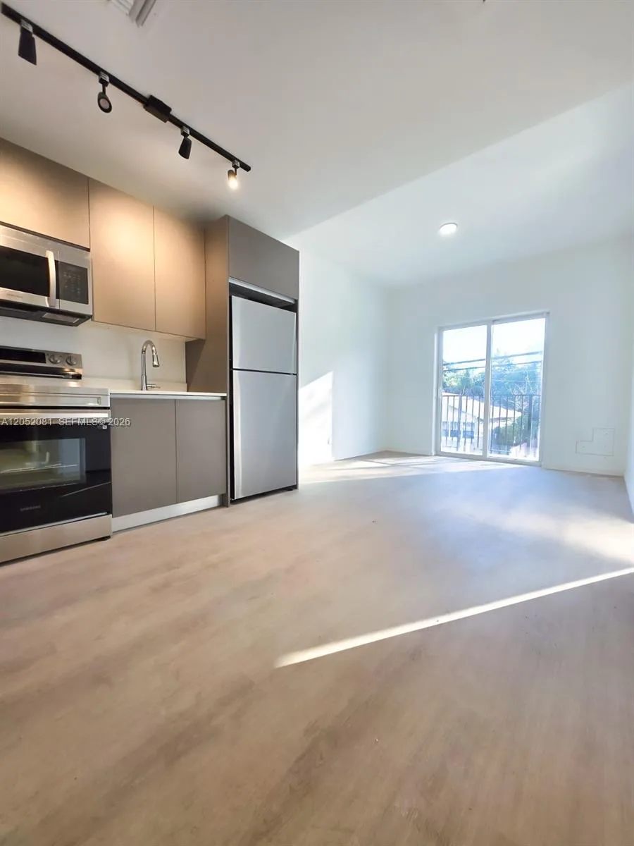 8106 NE 1st Ave # 10, Miami, FL 33138 photo 2