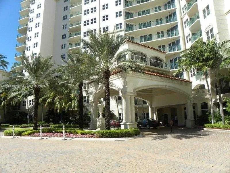 19900 E Country Club Dr # 218, Aventura, FL 33180