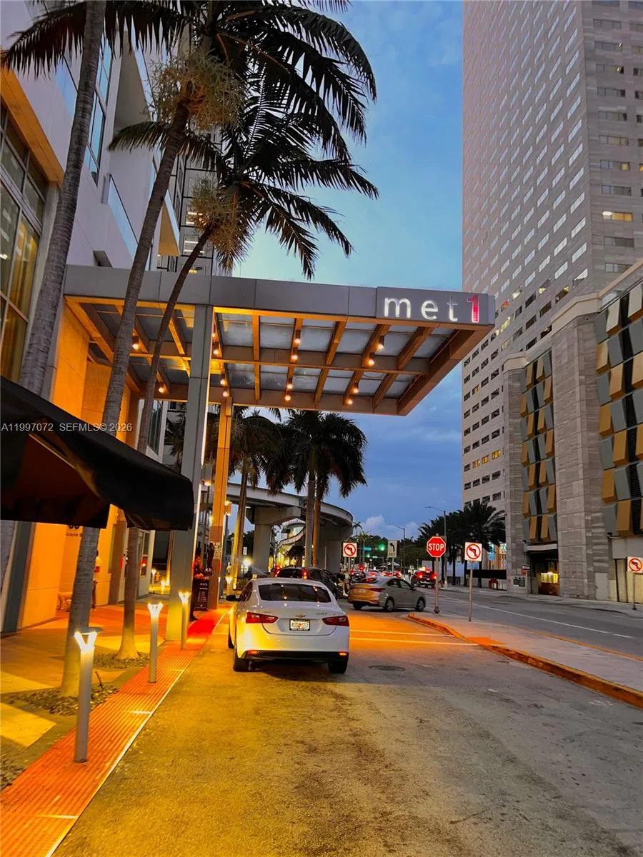 300 S Biscayne Blvd # T-3607, Miami, FL 33131 photo 2