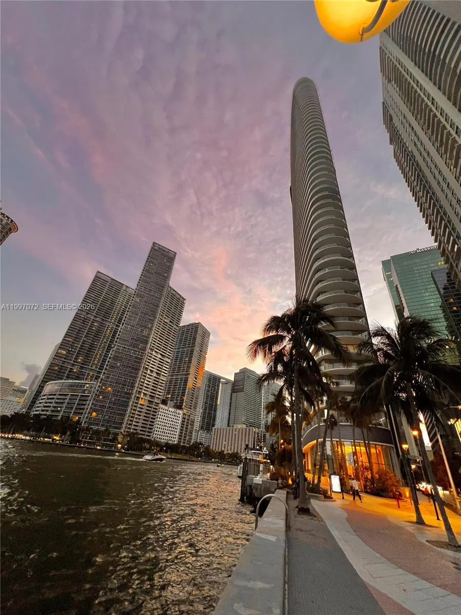 300 S Biscayne Blvd # T-3607, Miami, FL 33131 photo 3