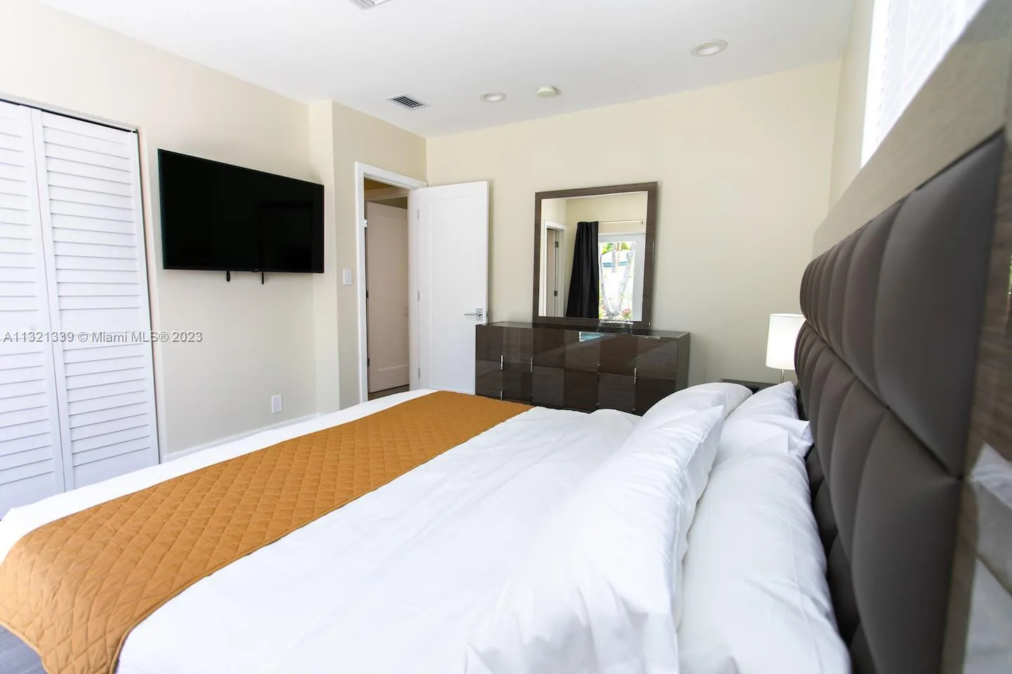 1120 N 13th Terrace, Hollywood, FL 33019 photo 10