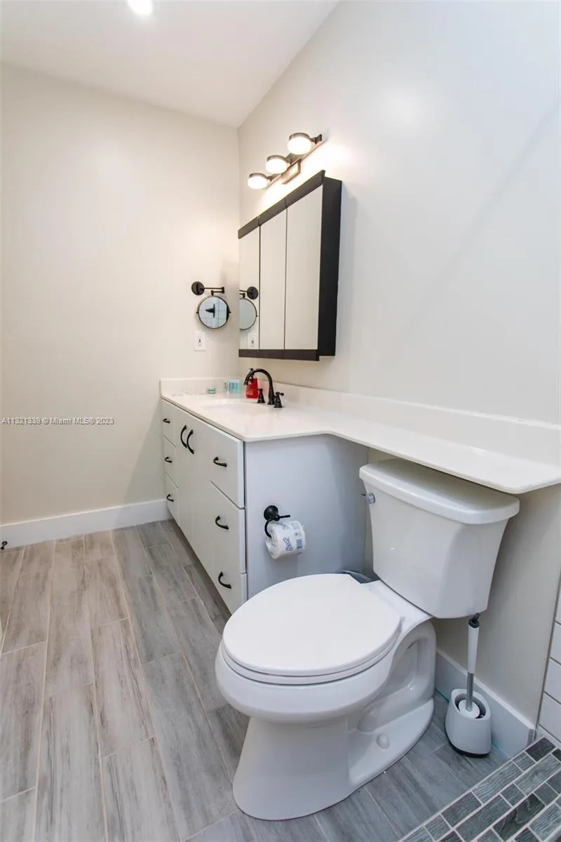 1120 N 13th Terrace, Hollywood, FL 33019 photo 12