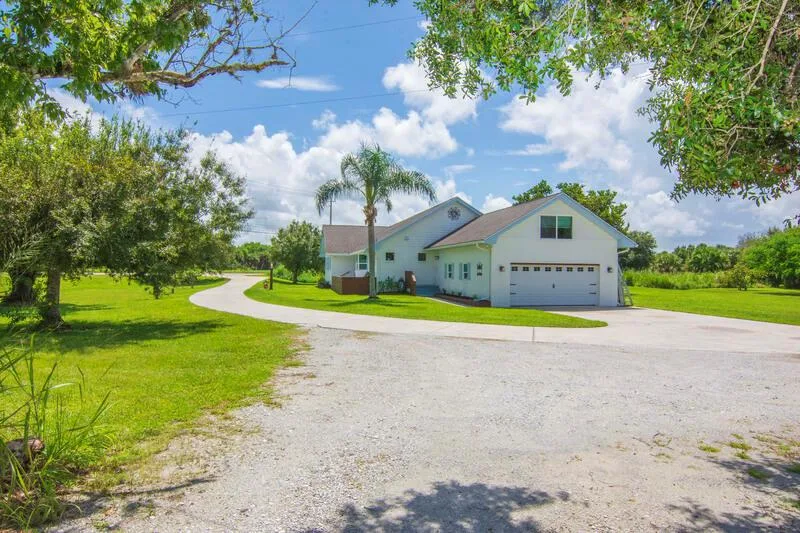 3675 66th Avenue, Vero Beach, FL 32966 photo 2