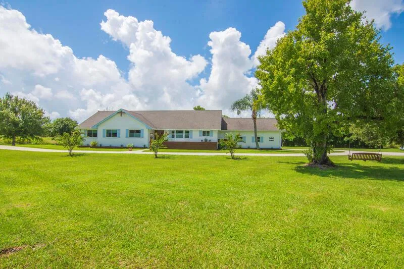 3675 66th Avenue, Vero Beach, FL 32966 photo 3