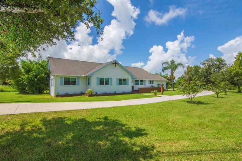 3675 66th Avenue, Vero Beach, FL 32966 photo 4