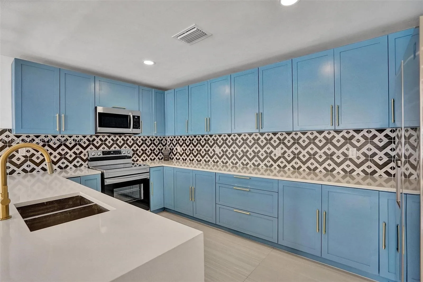 1141 N Northlake Dr, Hollywood, FL 33019 photo 11