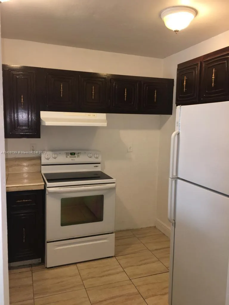 498 NW 165th St Rd # D205, Miami, FL 33169 photo 3
