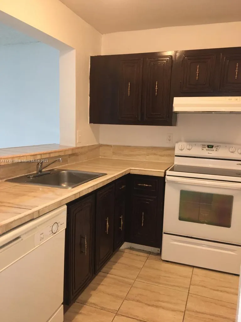 498 NW 165th St Rd # D205, Miami, FL 33169 photo 4
