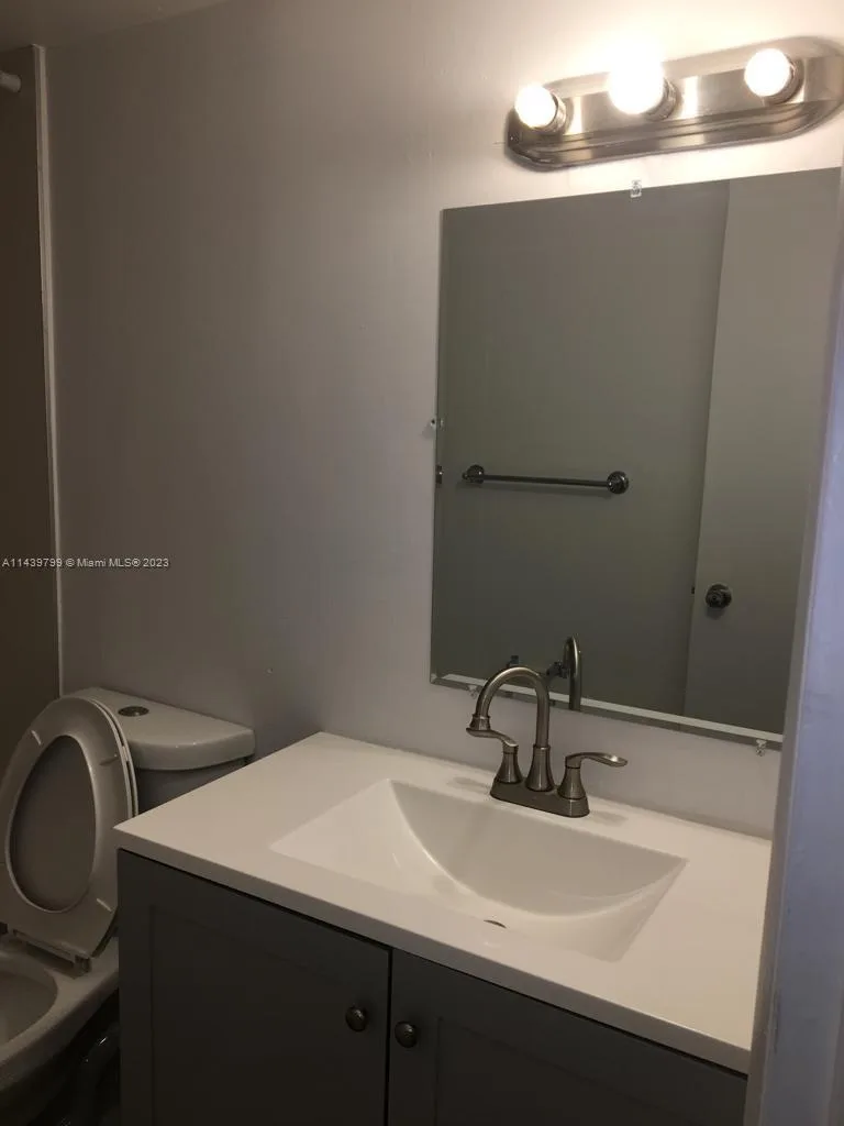 498 NW 165th St Rd # D205, Miami, FL 33169 photo 6