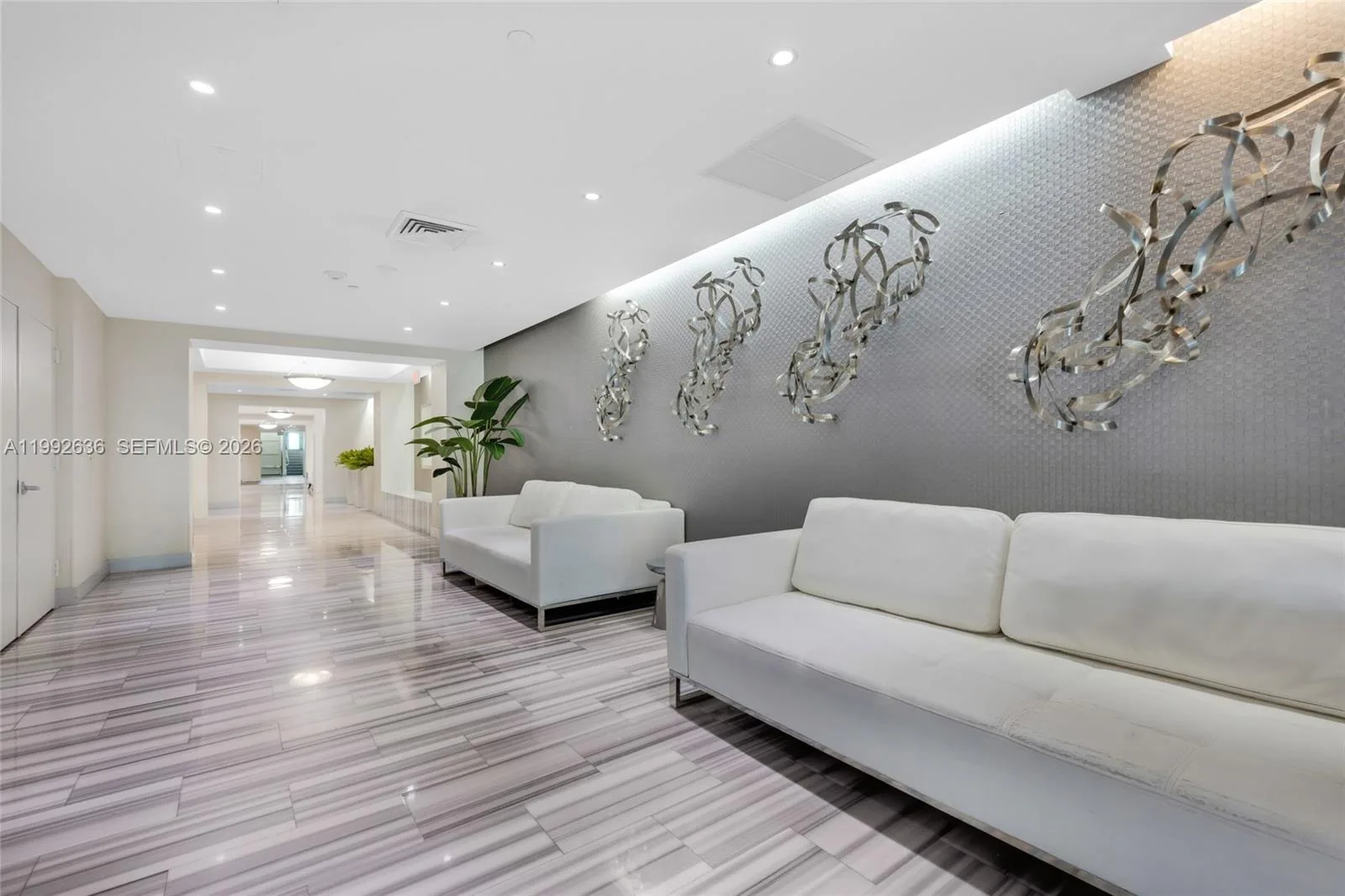 3030 Aventura photo 5