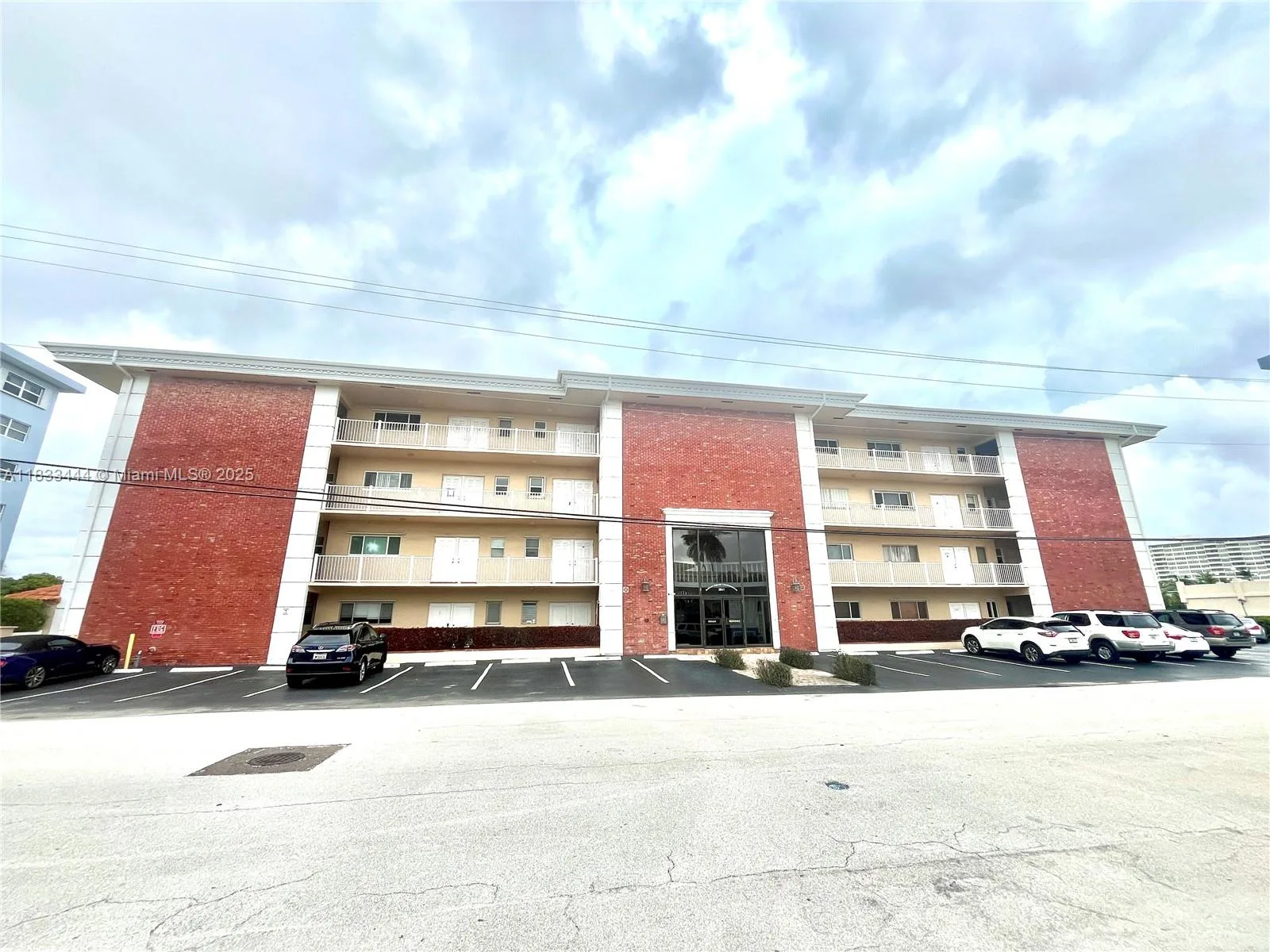 2841 NE 33rd Ct # 104, Fort Lauderdale, FL 33306 photo 2