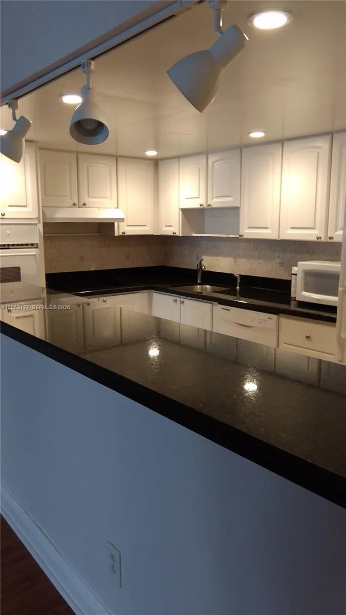 19390 Collins Avenue # 1014, Sunny Isles Beach, FL 33160