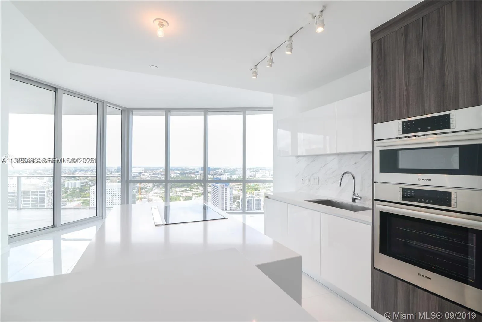 851 NE 1 AVE # 4110, Miami, FL 33132 photo 3