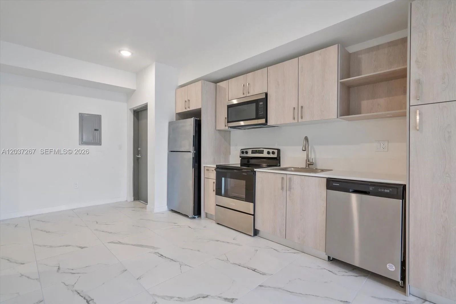 420 SW 7th Ave # 204, Miami, FL 33130