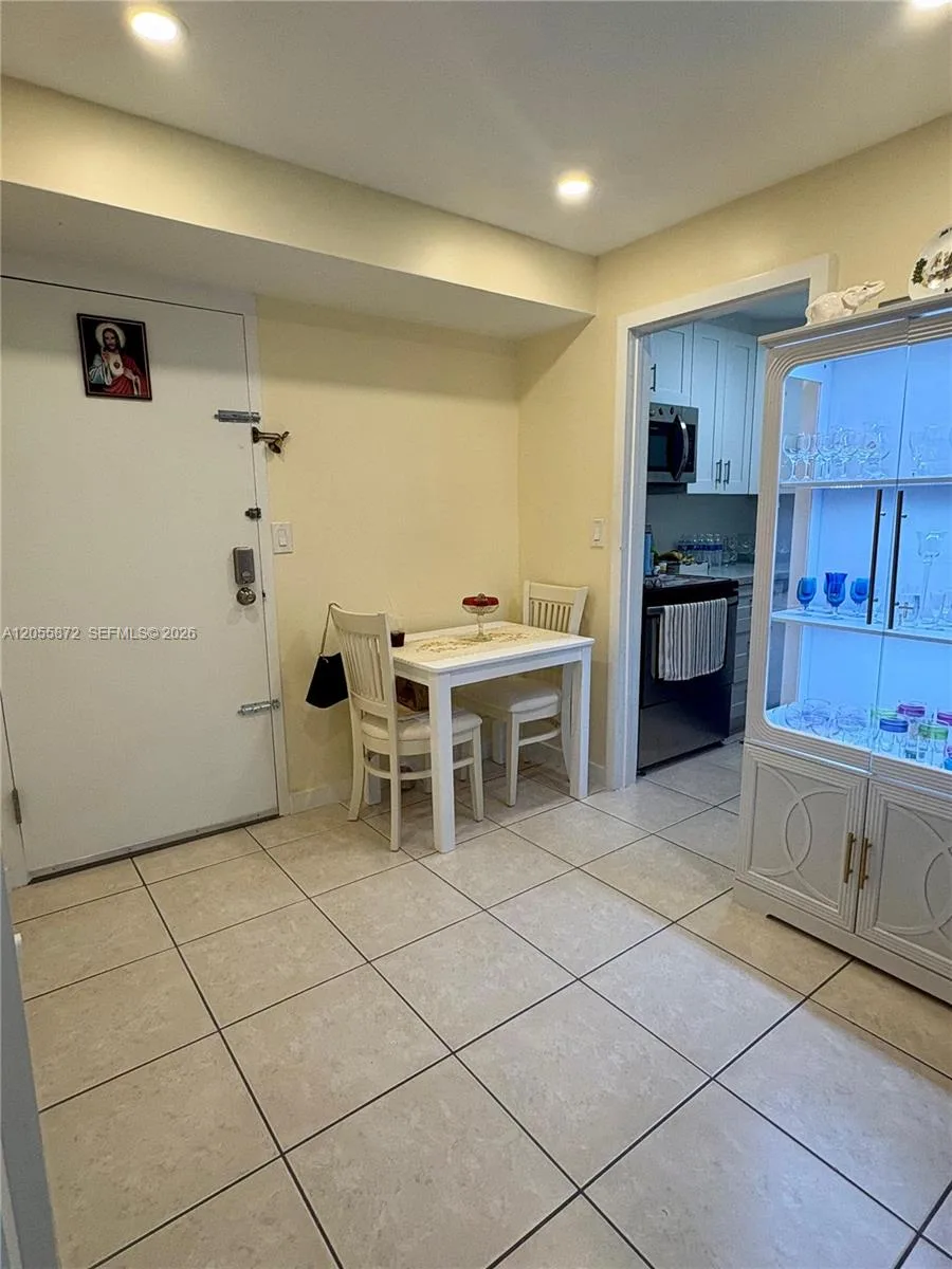 5050 NW 7th St # 309, Miami, FL 33126 photo 2