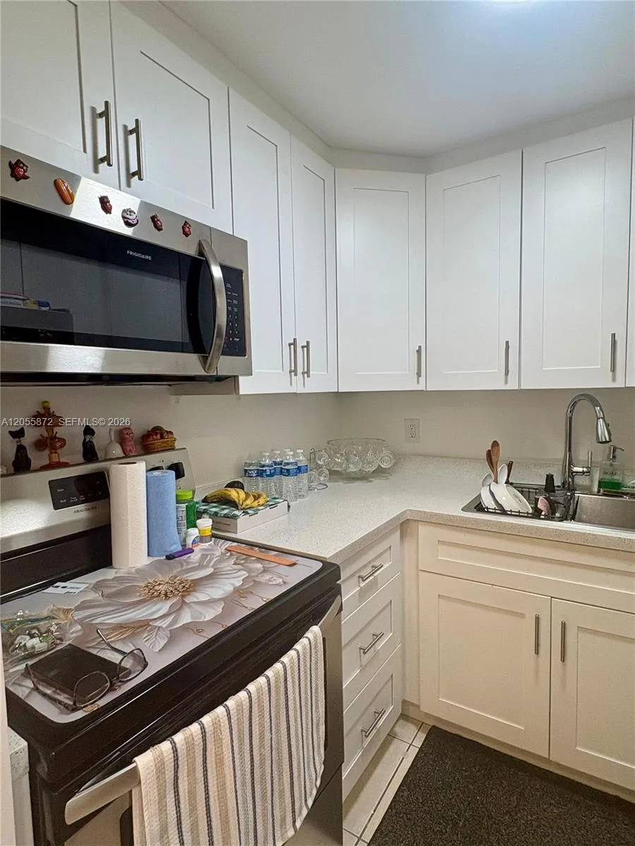 5050 NW 7th St # 309, Miami, FL 33126 photo 3