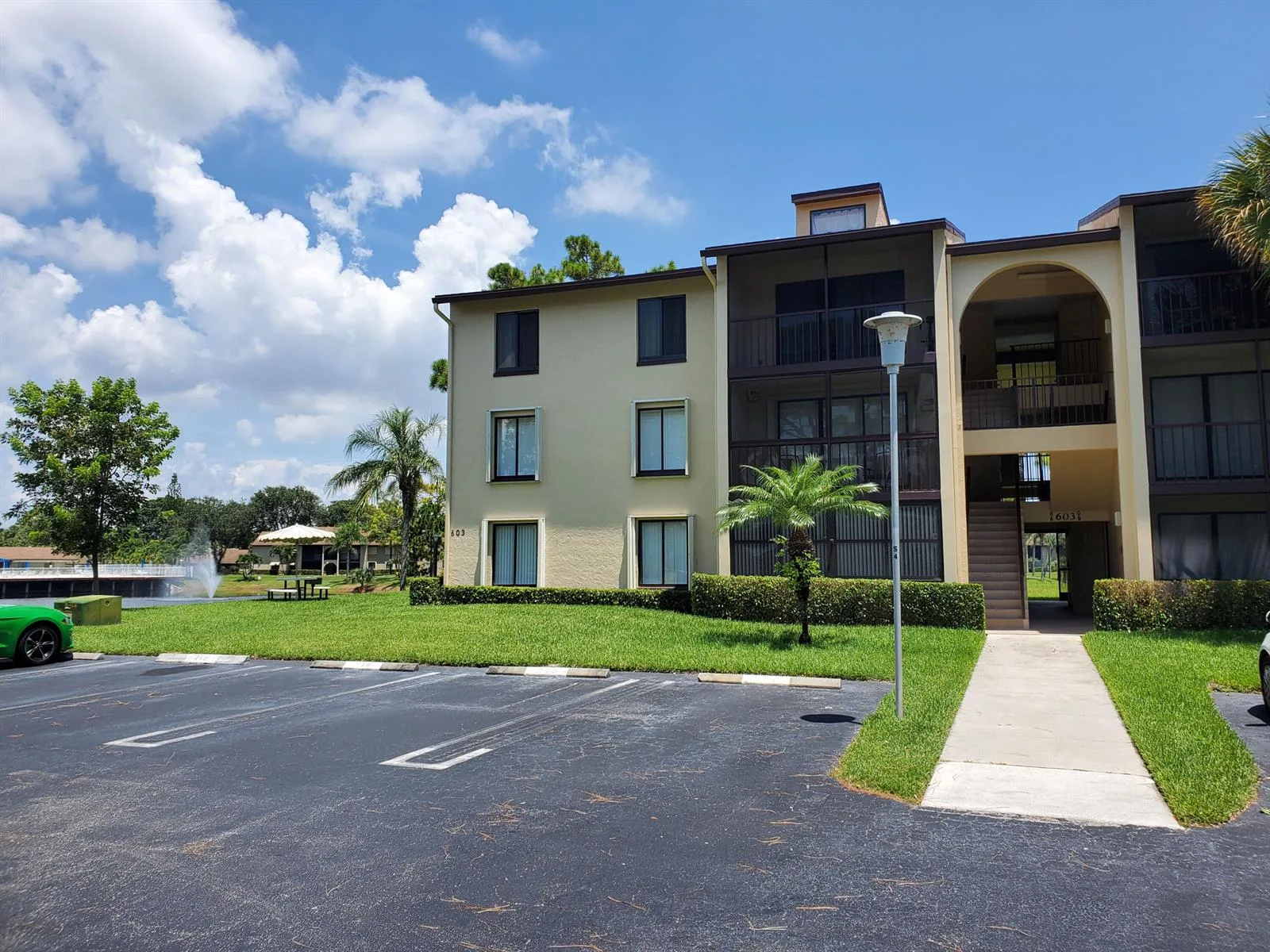 603 Sea Pine Way # B2, FL 33415