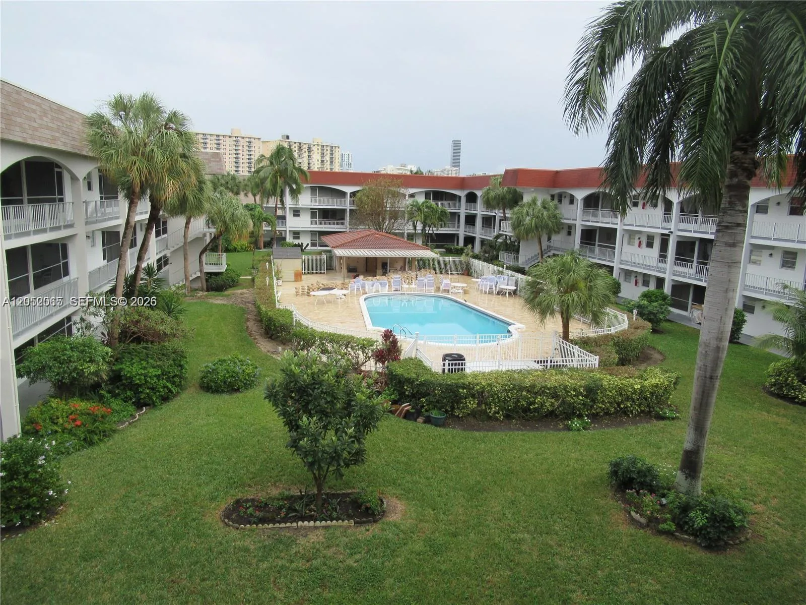 501 Blue Heron Dr # 121-A, Hallandale Beach, FL 33009
