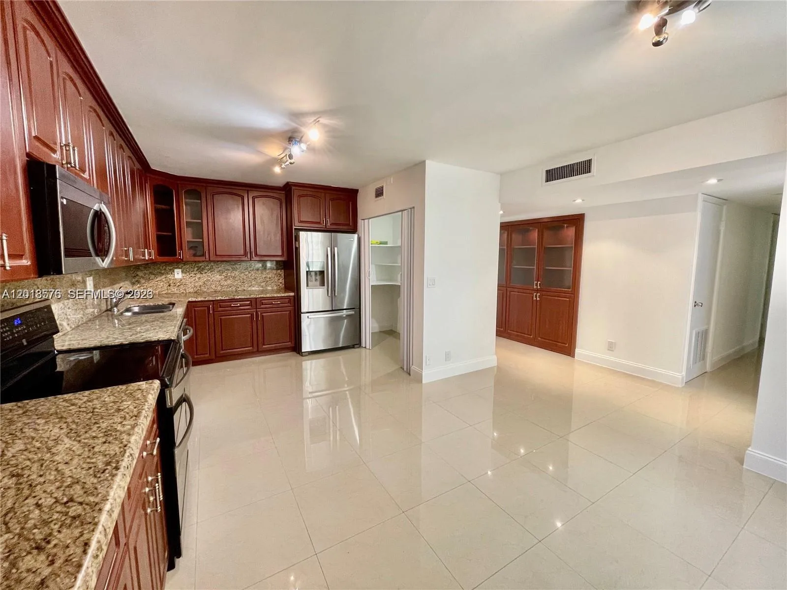 20441 NE 30th Ave # 122-9, Aventura, FL 33180 photo 3
