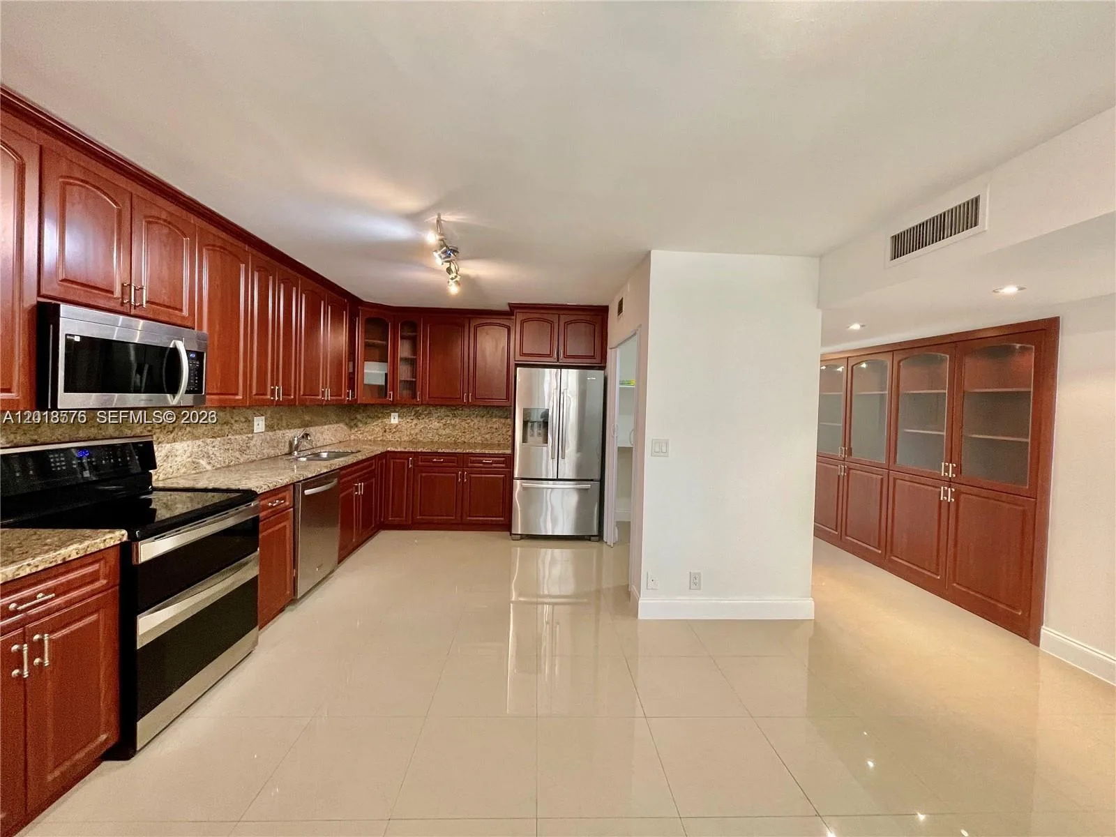 20441 NE 30th Ave # 122-9, Aventura, FL 33180 photo 4