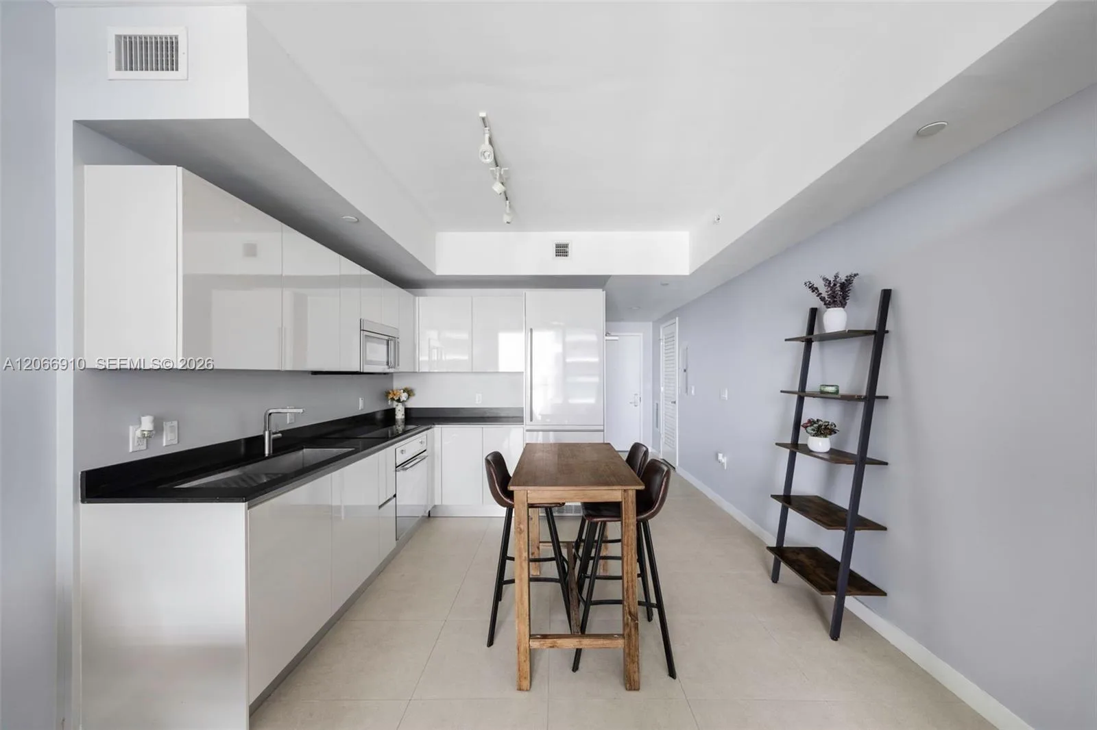 1010 Brickell Ave # 3610, Miami, FL 33131 photo 4