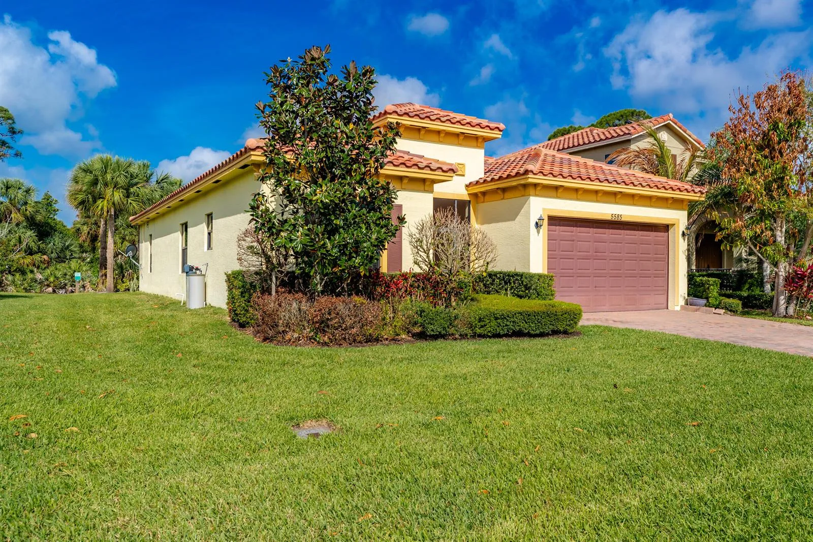 5585 40th Avenue, Vero Beach, FL 32967 photo 2