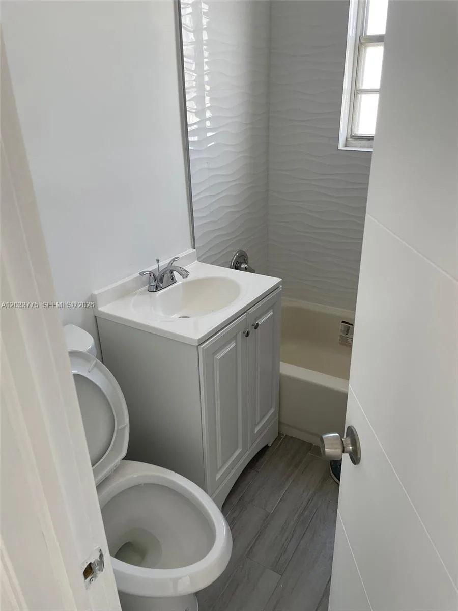 1261 NW 59th St # 14, Miami, FL 33142 photo 6