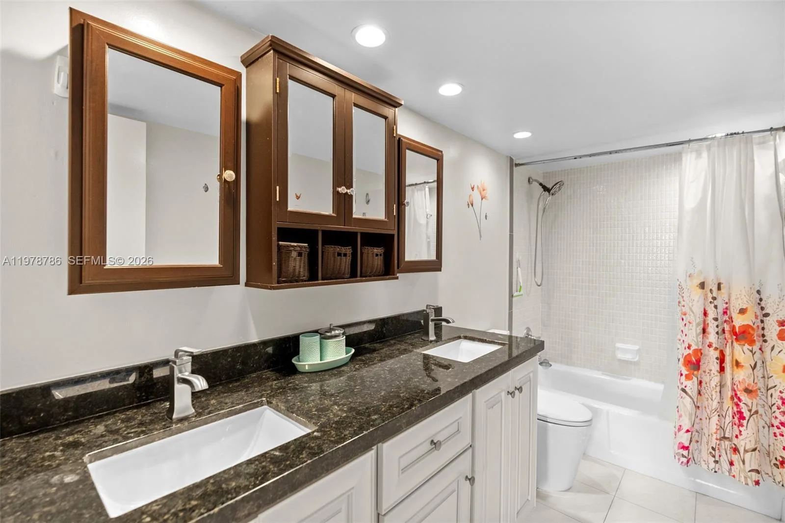 427 Golden Isles Dr # 9G, Hallandale Beach, FL 33009 photo 13