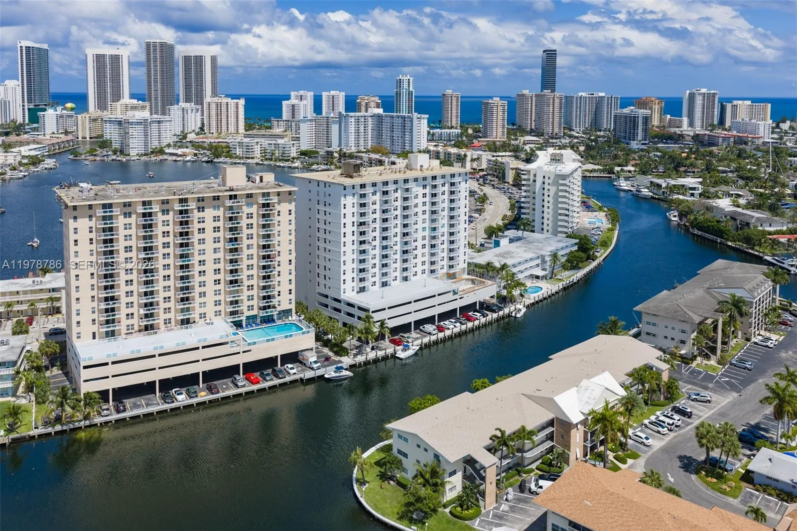 427 Golden Isles Dr # 9G, Hallandale Beach, FL 33009 — zdjęcie 2