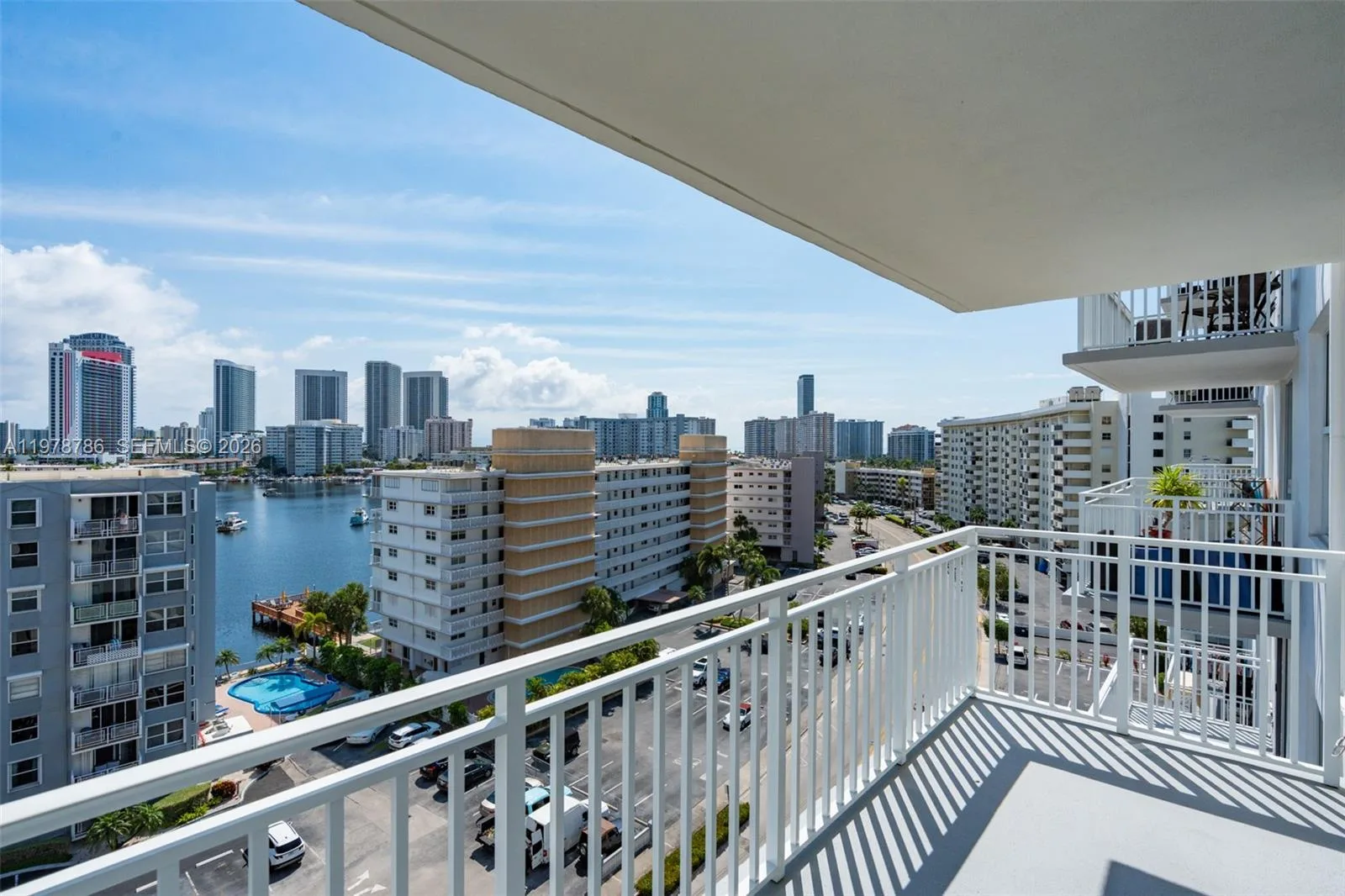 427 Golden Isles Dr # 9G, Hallandale Beach, FL 33009 — zdjęcie 3