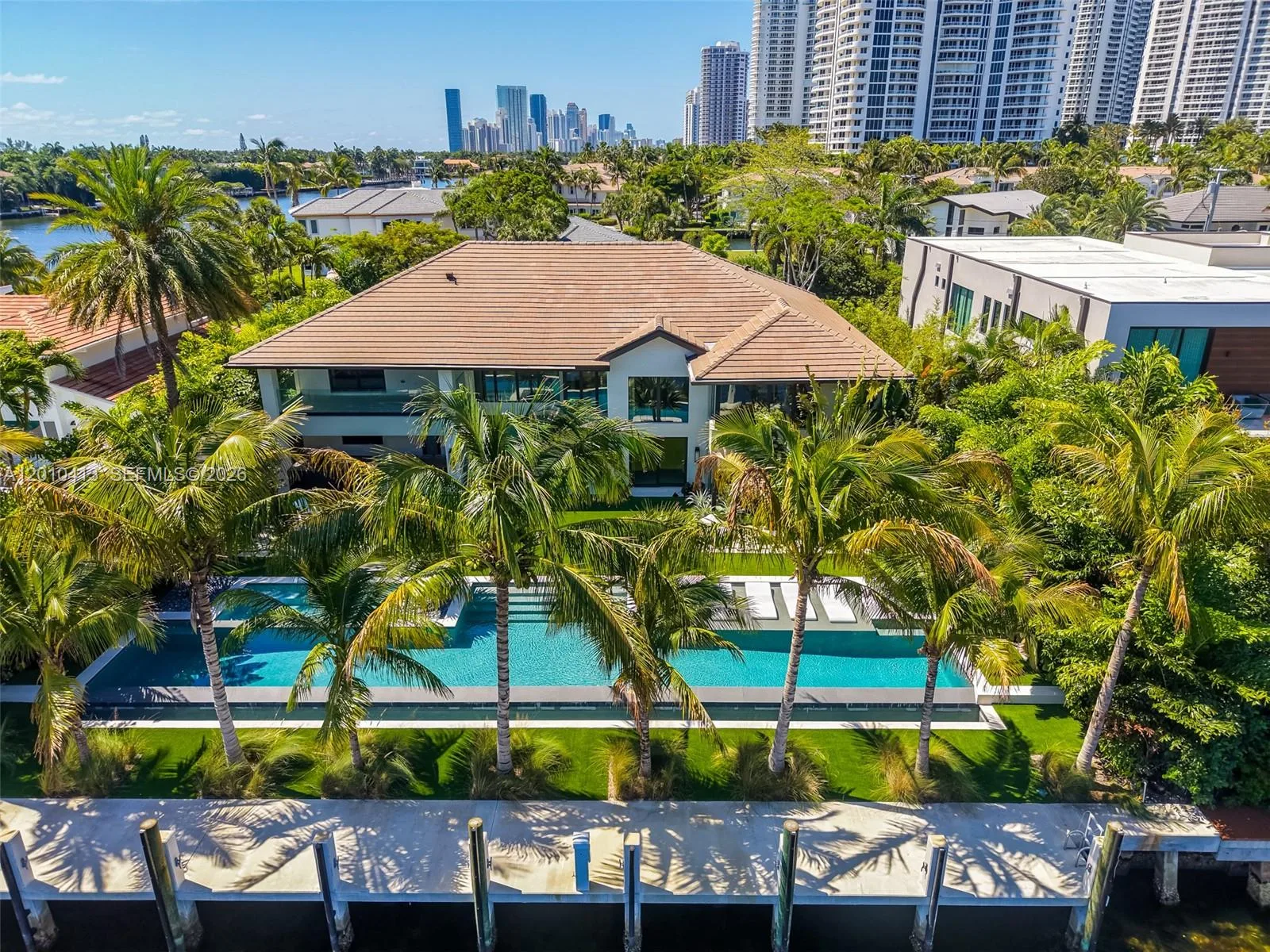 110 Holiday Dr, Hallandale Beach, FL 33009 photo 2