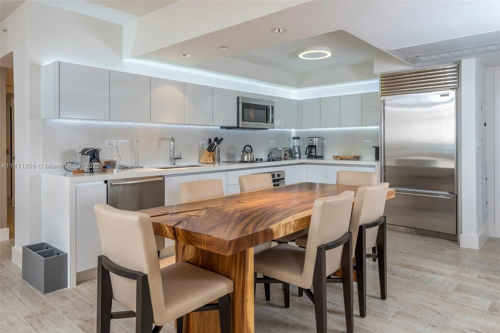 102 24th St # 1015, Miami Beach, FL 33139 photo 2