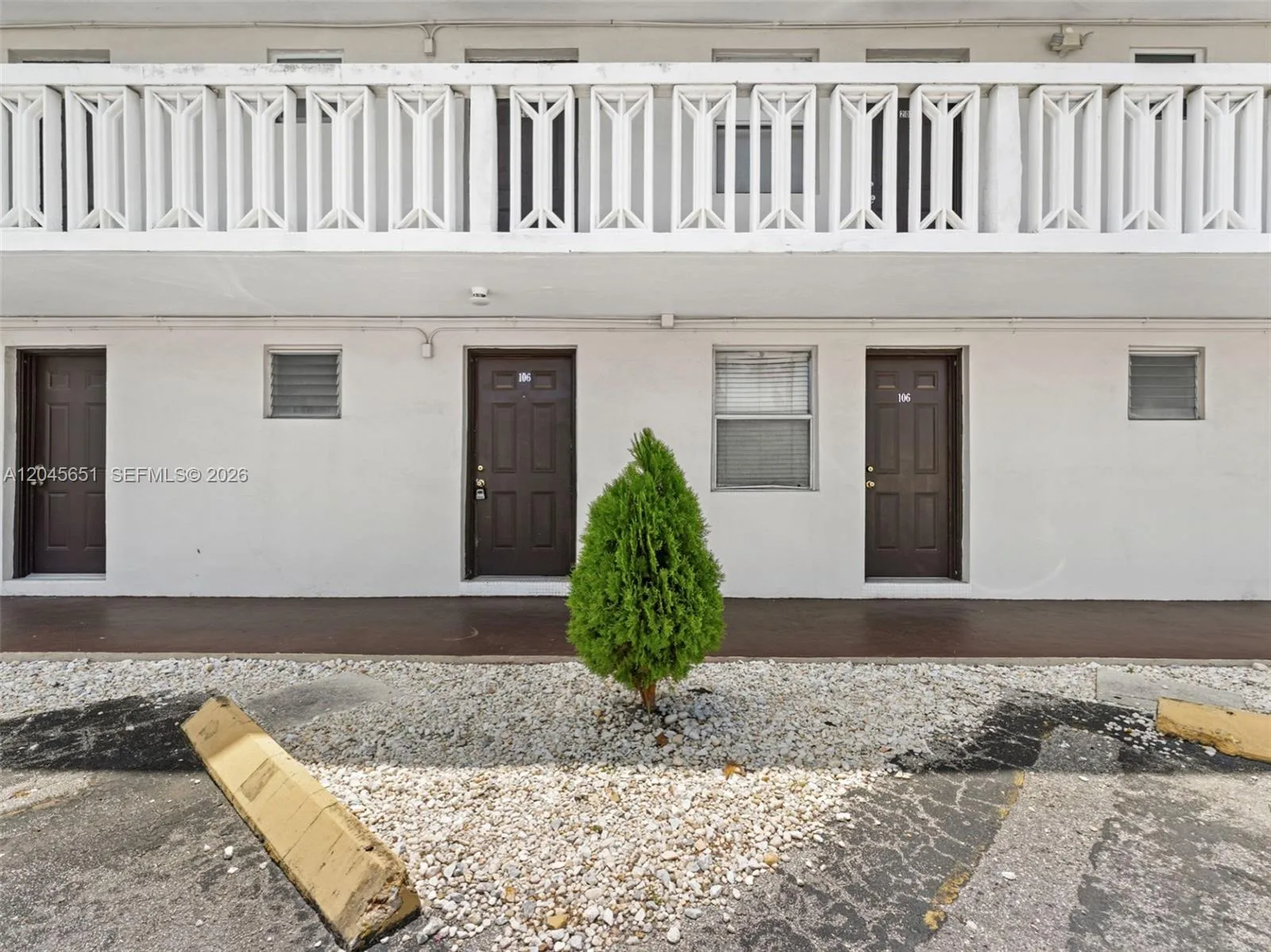 18900 NE 14th Ave # D106, Miami, FL 33179 photo 2