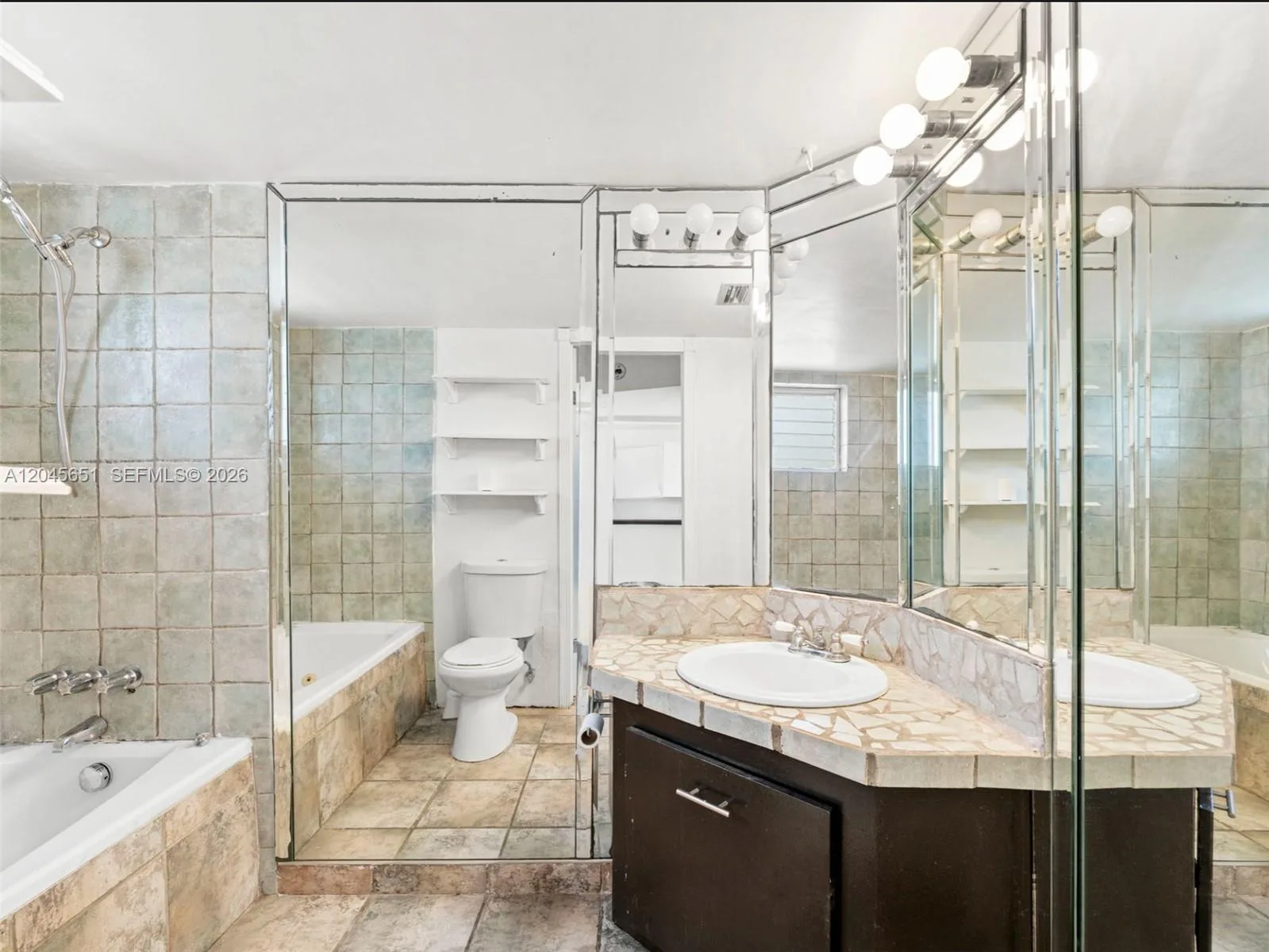 18900 NE 14th Ave # D106, Miami, FL 33179 photo 4