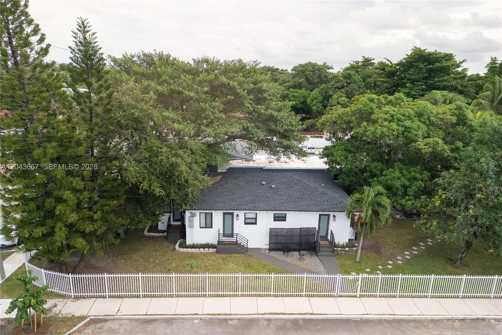 Listing photo 12