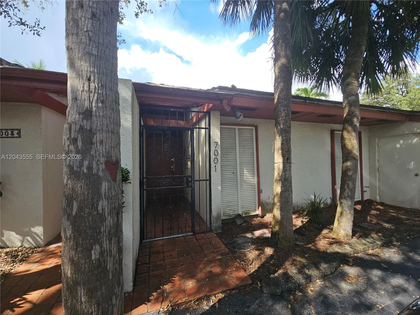 7001 S Loch Isle Dr S, Miami Lakes, FL 33014
