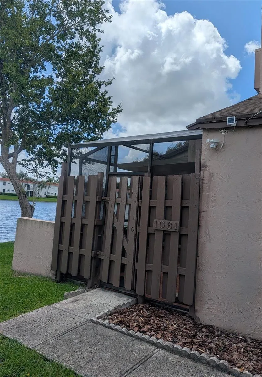 1061 NW 122nd Terrace, Pembroke Pines, FL 33026 — zdjęcie 2
