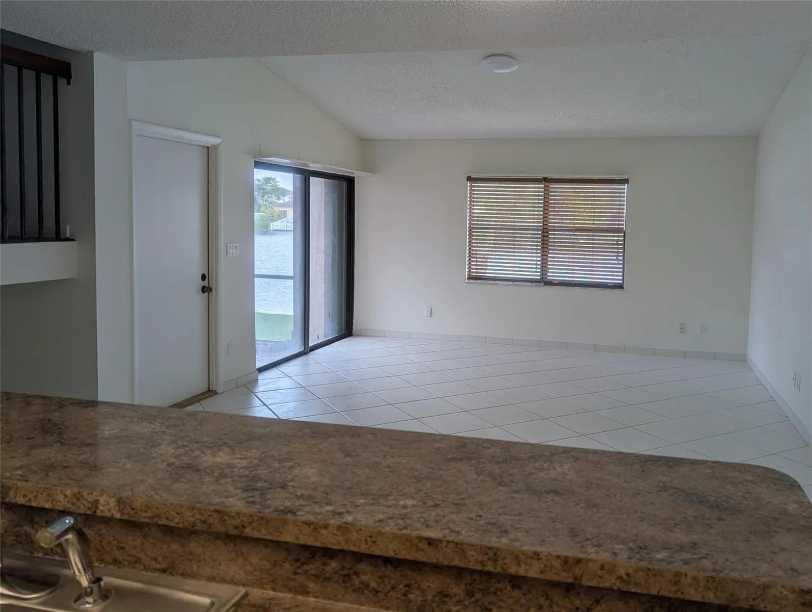 1061 NW 122nd Terrace, Pembroke Pines, FL 33026 — zdjęcie 5