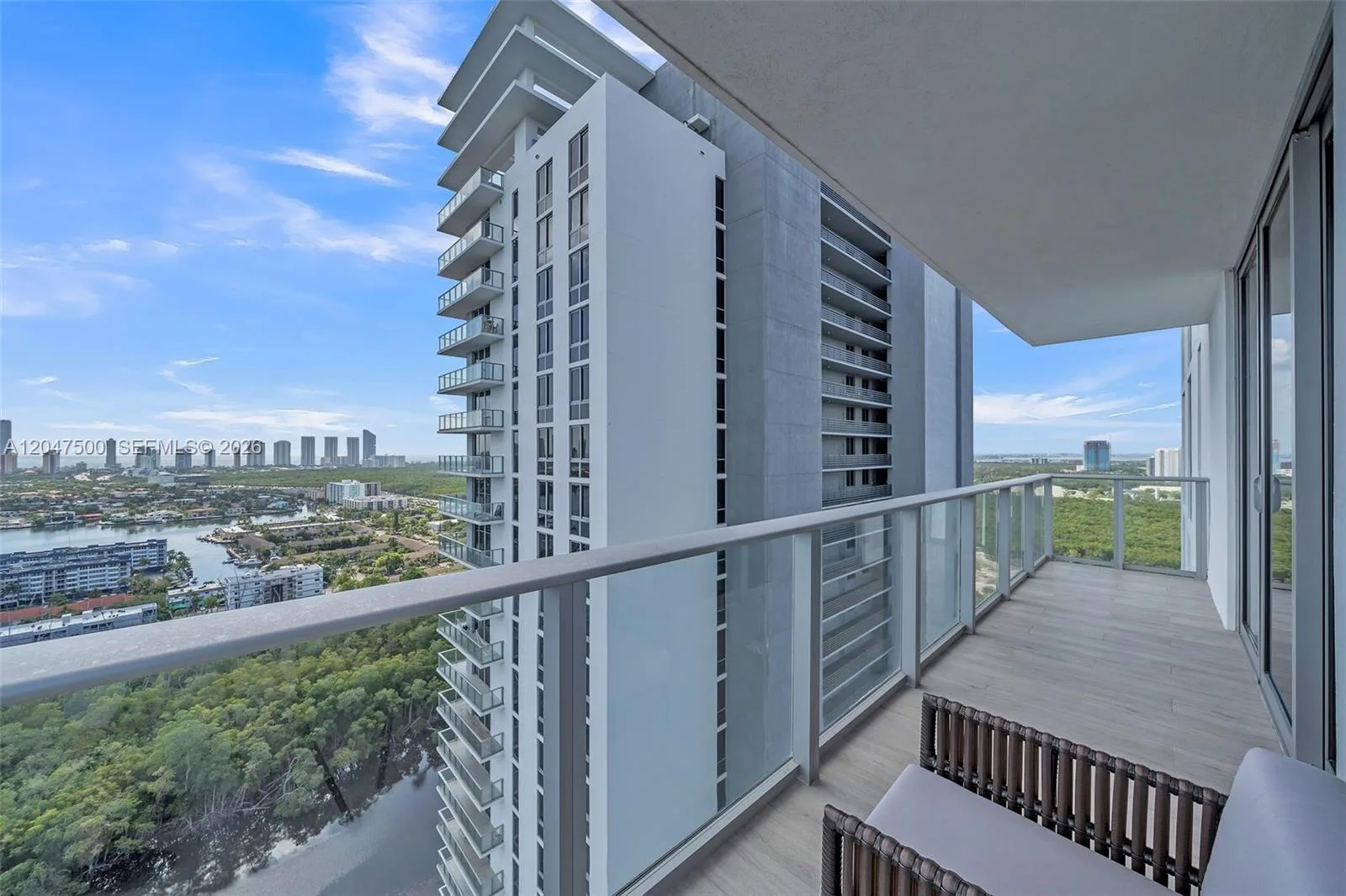 16385 Biscayne Blvd # 2707, North Miami Beach, FL 33160 photo 4