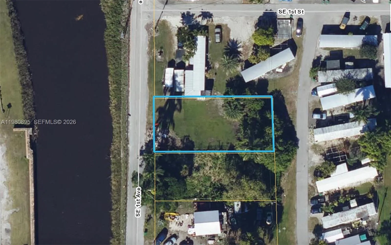 205 SE 1st Ave, South Bay, FL 33493 photo 2