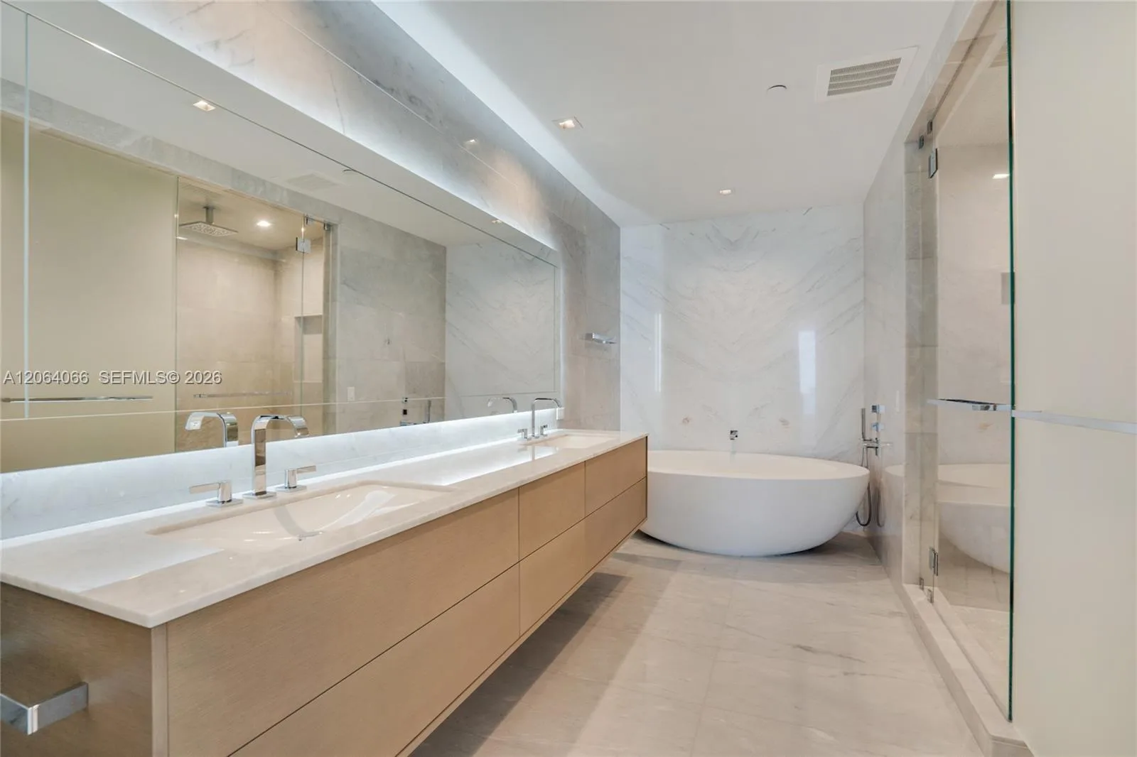 18501 Collins Ave # 1804, Sunny Isles Beach, FL 33160 photo 9