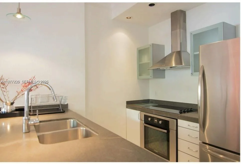 130 3rd St # 101, Miami Beach, FL 33139 photo 2