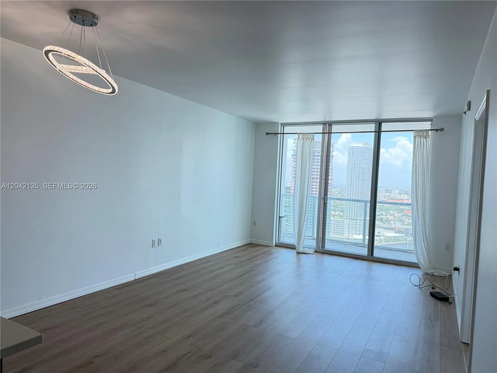 55 SE 6th St # 3900, Miami, FL 33131 photo 4