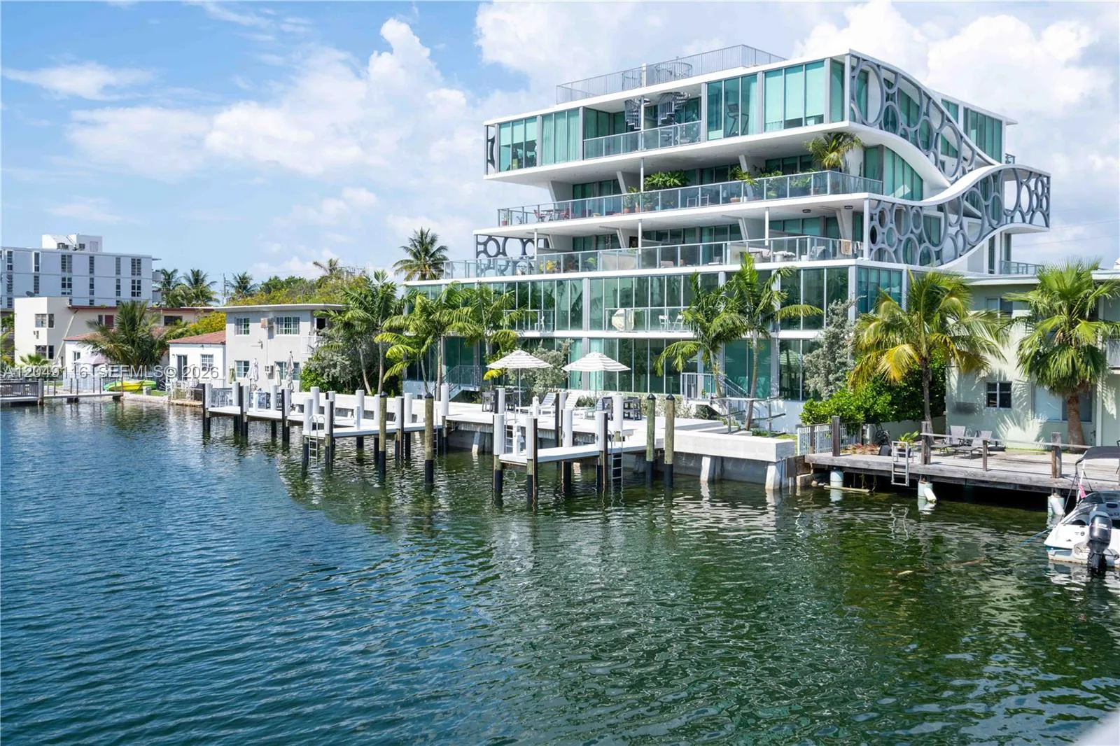 8425 Crespi Blvd # 304, Miami Beach, FL 33141