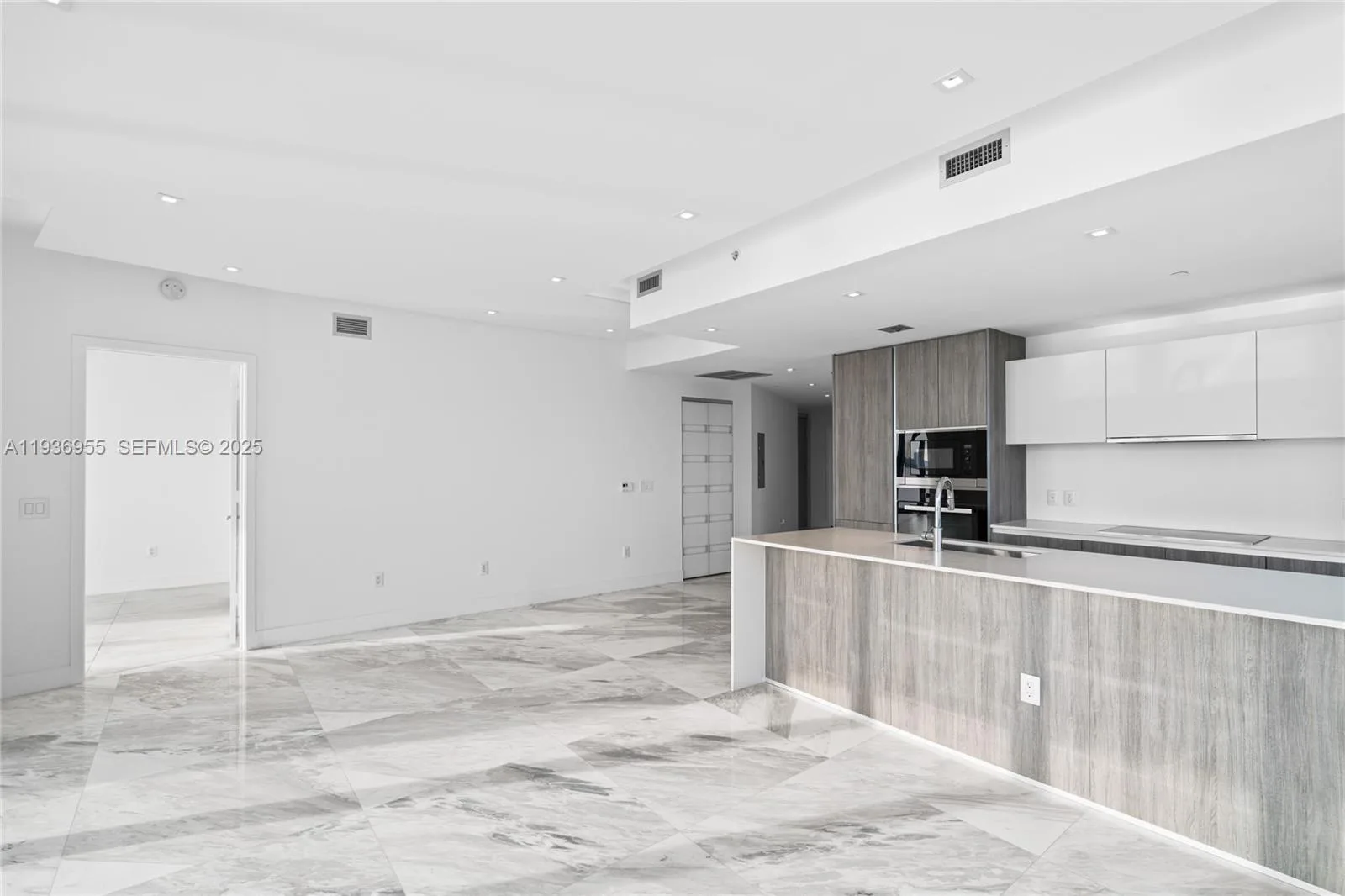 2900 NE 7th Ave # 1402, Miami, FL 33137 photo 8